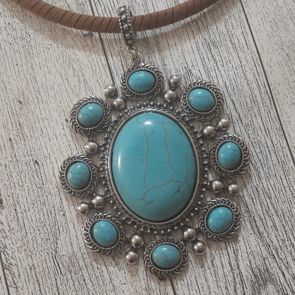 ERICA LYONS Turquoise Southwestern Choker Statement Necklace Silvertone NWT